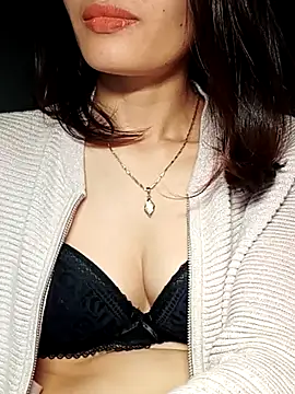 Hinna x online show from November 2025 08:24:01 PM