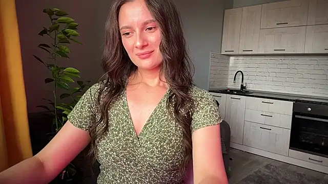 Luna Raee online show from September 2025 07:57:01 AM