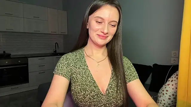 Luna Raee online show from November 2025 02:09:01 PM