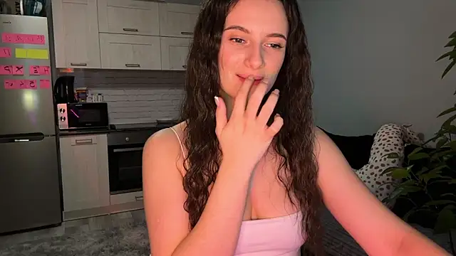 Luna Raee online show from October 2025 12:48:01 PM