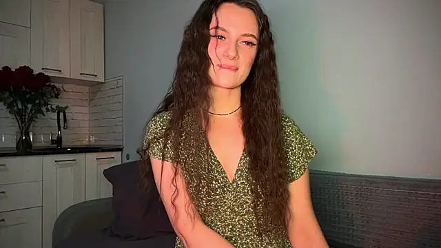 Luna Raee online show from September 2025 11:05:01 AM