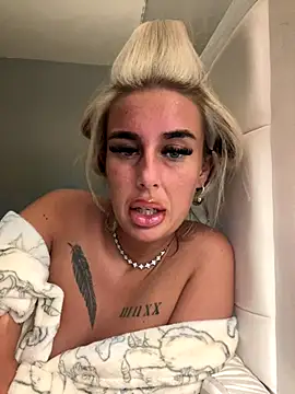 EllieMaeBaby online show from November 2025 10:43:02 PM