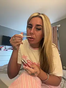 EllieMaeBaby online show from December 2025 01:21:02 PM