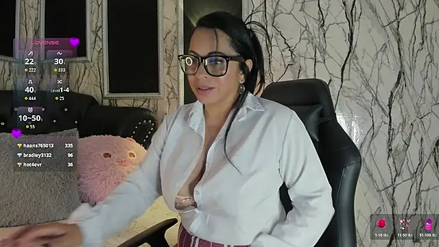 adelinemoretti online show from March 2026 04:22:01 PM