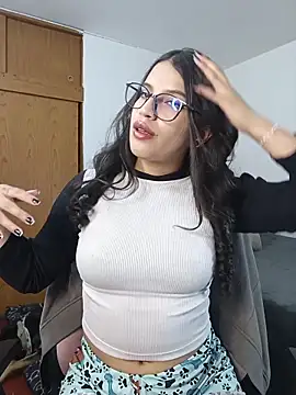 Snapshot of asumi_18 chatting on November 2025 01:06:01 AM asumi 18 online show from November 2025 01:06:01 AM