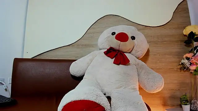 ashley moss online show from November 2025 08:23:02 PM