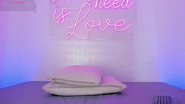 Snapshot of aleksandramiller_ chatting on October 2025 12:52:01 PM aleksandramiller online show from October 2025 12:52:01 PM