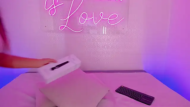 aleksandramiller  online show from April 2026 01:05:02 PM