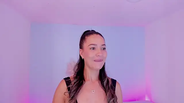 Snapshot of aleksandramiller_ chatting on June 2026 01:23:01 PM aleksandramiller online show from June 2026 01:23:01 PM