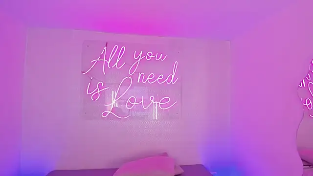 aleksandramiller  online show from May 2026 01:06:02 PM