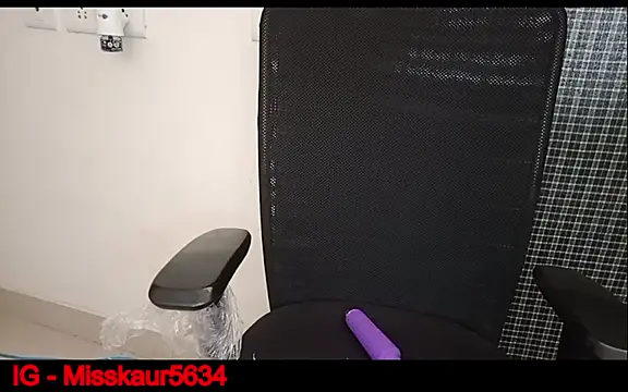 miss kaur23 online show from November 2025 06:17:01 AM