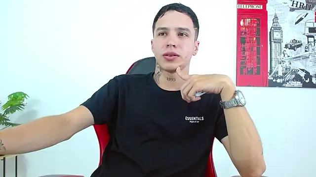 Cumandres18 online show from February 2026 03:33:01 PM