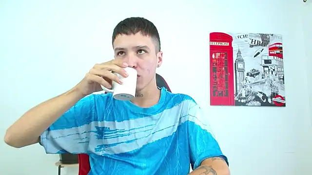 Cumandres18 online show from December 2025 02:32:02 PM