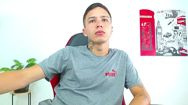 Cumandres18 online show from April 2026 02:35:02 PM