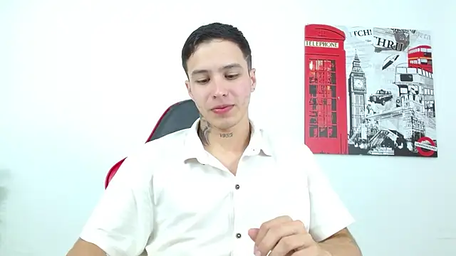 Cumandres18 online show from February 2026 03:01:01 PM