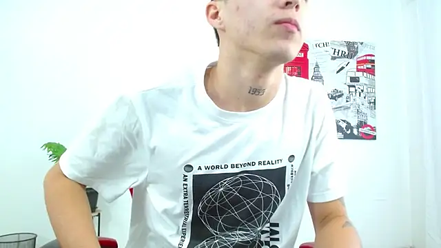 Cumandres18 online show from November 2025 02:07:02 PM