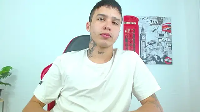 Cumandres18 online show from January 2026 02:45:01 PM