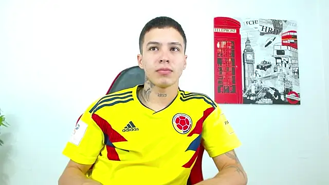 Cumandres18 online show from May 2026 03:10:01 PM