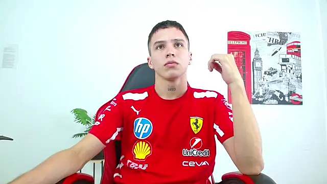 Cumandres18 online show from October 2025 08:30:01 PM