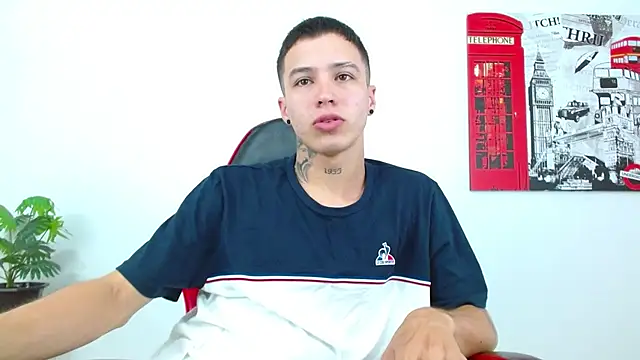 Cumandres18 online show from May 2026 03:33:01 PM