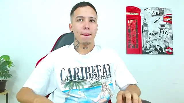 Cumandres18 online show from May 2026 03:11:02 PM