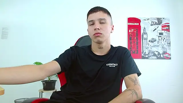 Cumandres18 online show from November 2025 02:16:01 PM