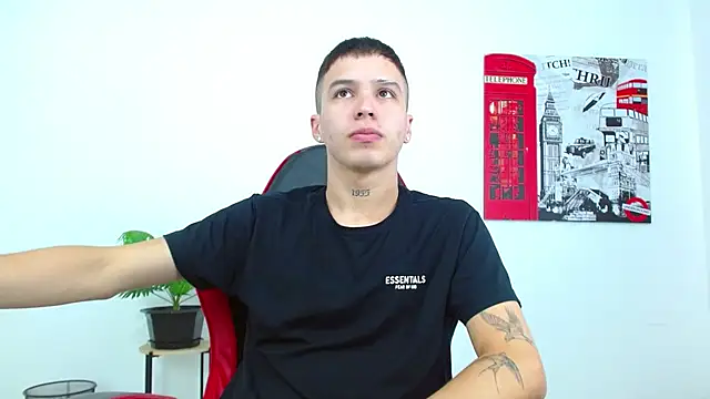 Cumandres18 online show from December 2025 02:19:01 PM