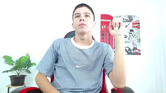 Cumandres18 online show from October 2025 02:02:02 PM