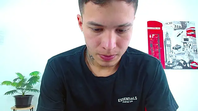 Cumandres18 online show from April 2026 02:56:01 PM