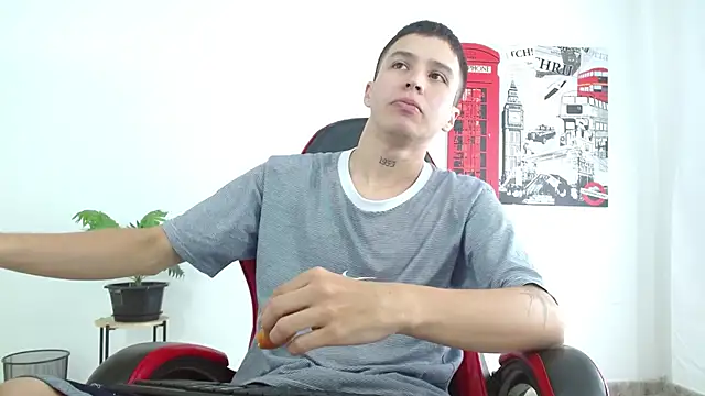 Cumandres18 online show from November 2025 01:48:01 PM