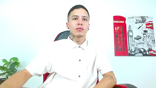 Cumandres18 online show from May 2026 03:08:01 PM