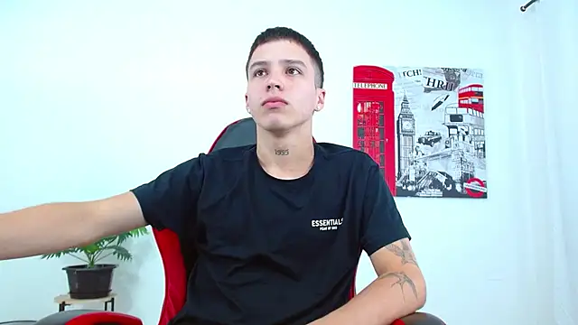 Cumandres18 online show from November 2025 01:58:02 PM