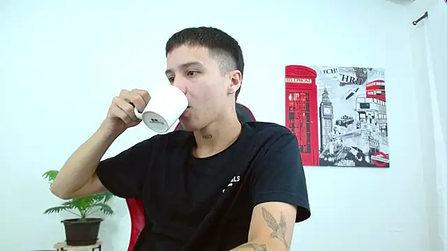 Cumandres18 online show from November 2025 02:10:01 PM