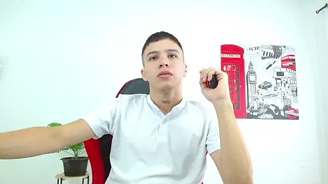 Cumandres18 online show from November 2025 01:55:01 PM