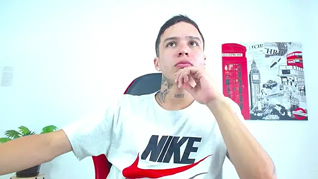 Cumandres18 online show from January 2026 04:11:02 PM