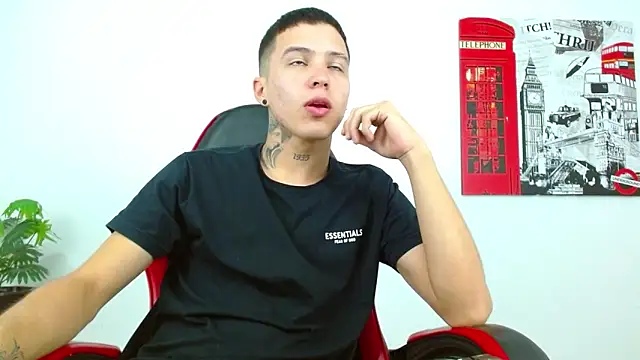 Cumandres18 online show from May 2026 03:21:01 PM