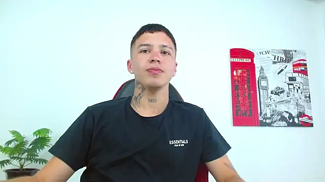 Cumandres18 online show from April 2026 02:29:02 PM