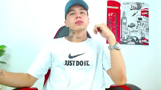 Cumandres18 online show from February 2026 02:58:02 PM