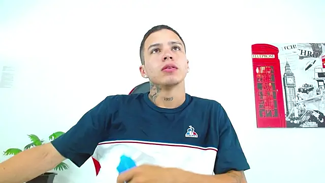 Cumandres18 online show from April 2026 03:02:01 PM