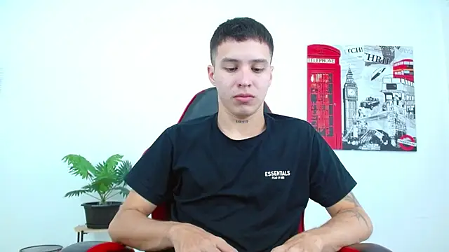 Cumandres18 online show from November 2025 01:59:02 PM