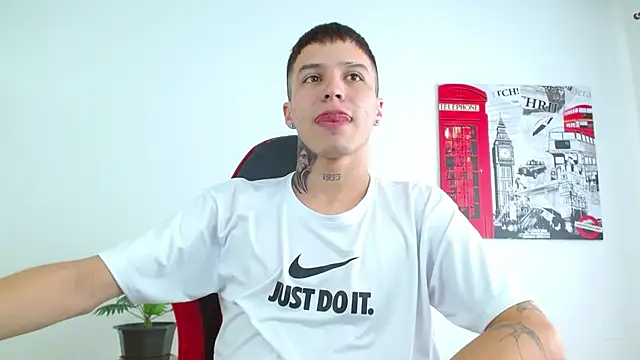 Cumandres18 online show from December 2025 02:12:02 PM