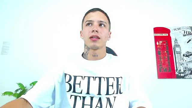 Cumandres18 online show from April 2026 08:53:02 PM