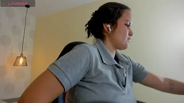 Snapshot of GIANAMILLER6 chatting on February 2026 12:02:02 PM GIANAMILLER6 online show from February 2026 12:02:02 PM