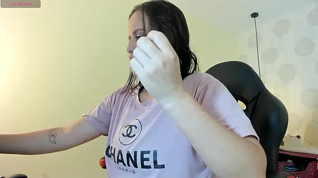 GIANAMILLER6 online show from September 2025 12:12:02 PM