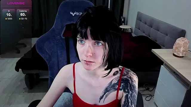 Snapshot of HazelTompson chatting on January 2026 03:04:02 PM HazelTompson online show from January 2026 03:04:02 PM