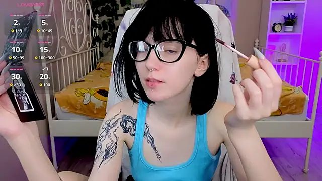 Snapshot of HazelTompson chatting on September 2025 03:34:02 PM HazelTompson online show from September 2025 03:34:02 PM