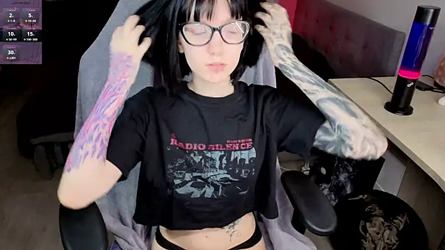 HazelTompson online show from March 2026 12:27:02 PM