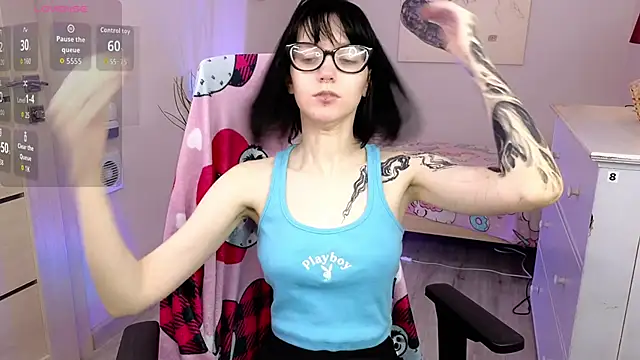 Snapshot of HazelTompson chatting on September 2025 10:11:01 AM HazelTompson online show from September 2025 10:11:01 AM