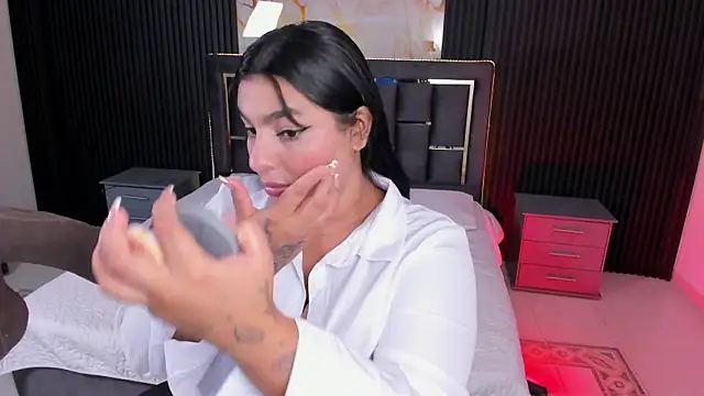 Snapshot of Hannasscott chatting on October 2025 11:33:01 AM Hannasscott online show from October 2025 11:33:01 AM