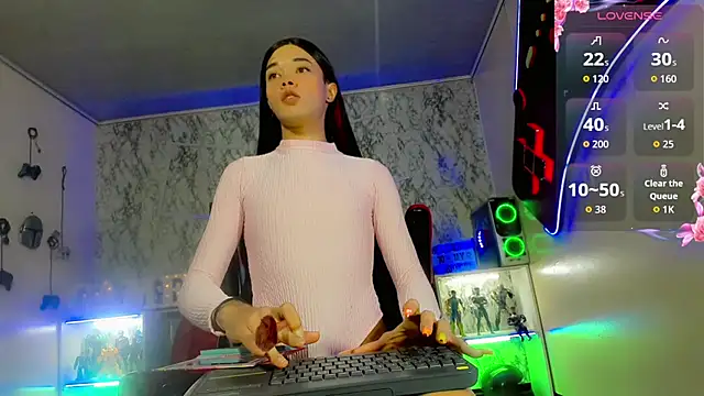 Madison Mujica online show from November 2025 11:13:02 AM